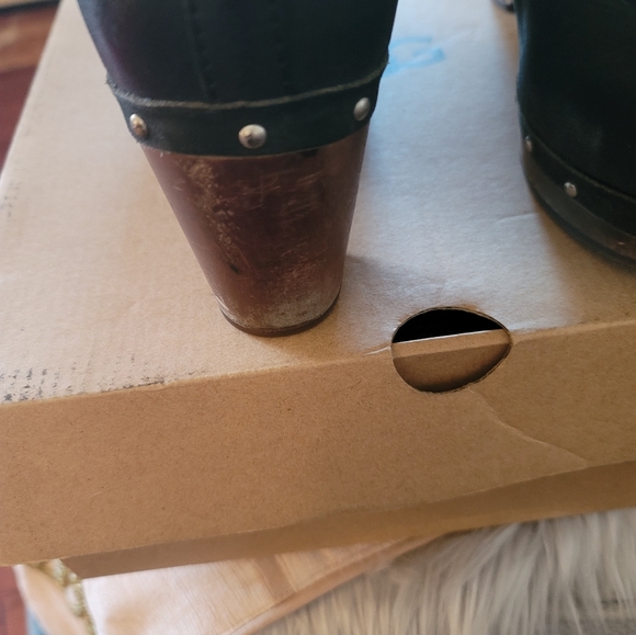 Ugg Lynnea leather , 8 - Picture 3 of 11